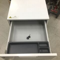 中古　インサイドワゴン　インワゴン　デスクワゴン　サイドキャビネット　3段　サイドワゴン　3段キャビネット　引き出し3段　鍵2本付　キャスター付　W396×D480×H610　ホワイト　①　愛知　岐阜　三重　一宮市 グッドプライス一宮の画像
