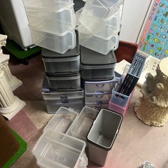 【中古】アイリスプラケース　テーブルチェスト　収納ケース　大量　...