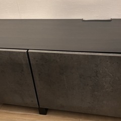 IKEA ベストー テレビ台 ブラックブラウン ダークグレー コンクリート調 扉付きの画像