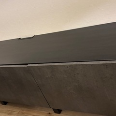 IKEA ベストー テレビ台 ブラックブラウン ダークグレー コンクリート調 扉付きの画像