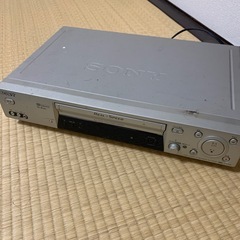 VHS ビデオデッキ差し上げます。