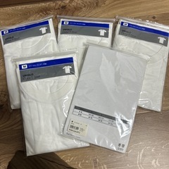 ユニクロクルーネックＴの画像