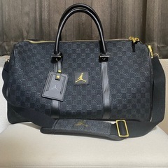 ジョーダンモノグラムダッフルバッグ Jordan Monogram Duffle Bag（Black/Gold)MA0759-023） 