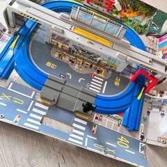 広げて立体！トミカとプラレールの街マップ
