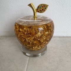 【新品 箱付き】 風水 りんごの置物 金箔入り ゴールデンアップルの画像