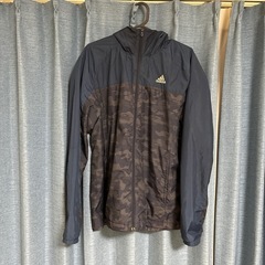 adidasウィンドブレーカー