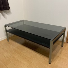 ガラステーブルの画像