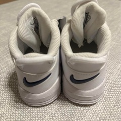 新品】Nike エアモアアップテンポ　ホワイト スニーカー 14cmの画像