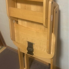 折り畳みベビーチェア 木製　ハイチェア　テーブル、ベルト付きの画像