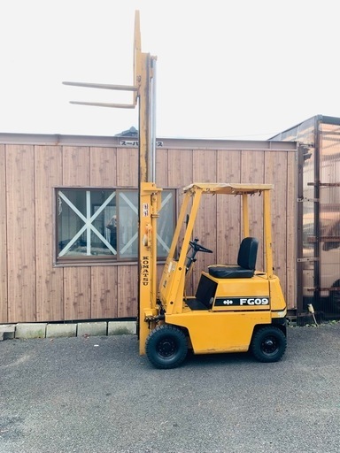 小松　フォクリフト　900 kg