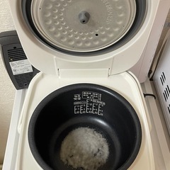 【2021年製】【3合炊き】アイリスオーヤマの炊飯器の画像
