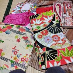 絣の反物と女の子用着物