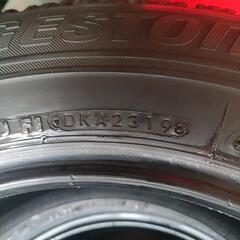 スタッドレスタイヤ215/60R16  4本 BLIZZAK VRX の画像