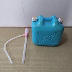 灯油ポリタンクと給油ポンプ