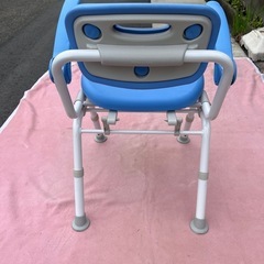 パナソニックシャワーチェア青色の画像