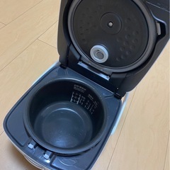 三菱電機NJ-SV06R-W 炊飯器　3.5合　2021年製の画像