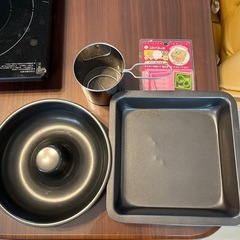 ②ケーキ、パンの焼き型2個と粉ふるいとクッキー抜き方をセットでお...