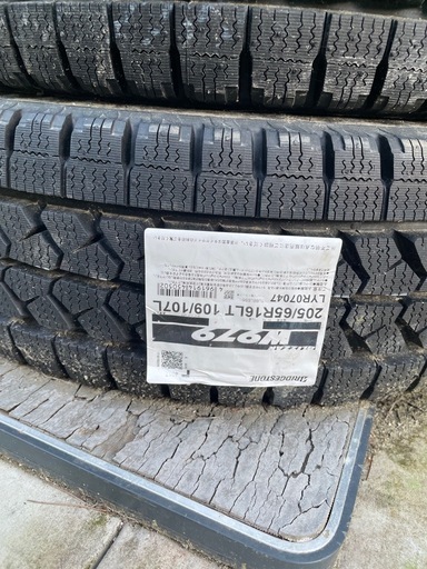 BRIDGESTONE W979 205/65R16LT スタッドレスタイヤ　6本組