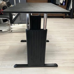 ゲーミングデスクの画像