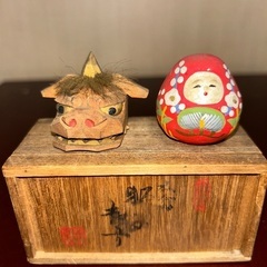 昭和物　獅子の木彫り・ダルマ（民芸品）　レトロ　アンティーク　ミニ扇子２個の画像