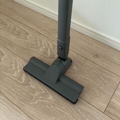 ＜1回使用＞シンプルなスティック型掃除機の画像