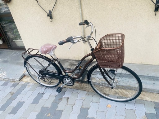 6段変速、オートライト、音鳴りしないローラーブレーキ付きの、新車で買うと35000円以上のグレードの中古自転車。主要なところは、ほぼ新