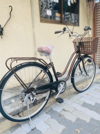 6段変速、オートライト、音鳴りしないローラーブレーキ付きの、新車で買うと35000円以上のグレードの中古自転車。主要なところは、ほぼ新