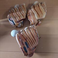 【お取引決定】野球道具　ミット大２　小1　ボール１の画像