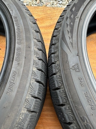 良い スタットレスタイヤのみ4本 BLIZZAK 265/35R19/94Qが2本と235