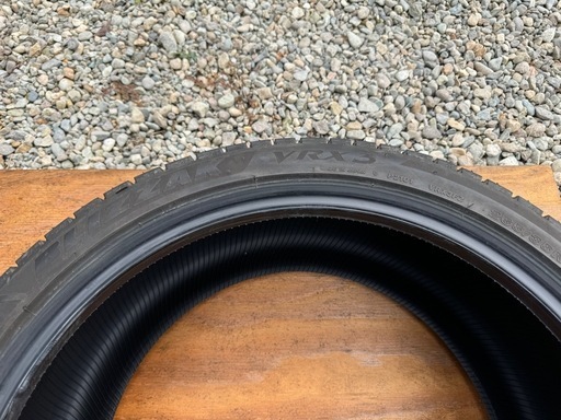 スタットレスタイヤのみ4本　BLIZZAK 265/35R19/94Qが2本と235/40R19/92Qが2本