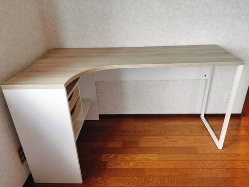 【パソコンデスク】白を基調とした木目調の可愛いパソコンデスク