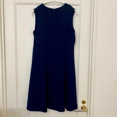 UNIQLO クレープフレアVネックワンピース 　の画像