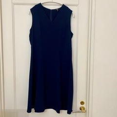 UNIQLO クレープフレアVネックワンピース 　の画像