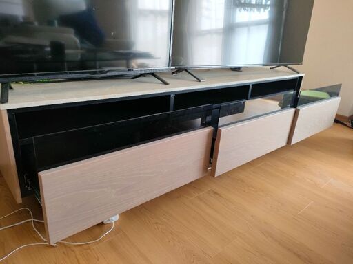 新品クオリティーのテレビ台