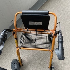 歩行器  手押し車ブレーキ付き
  の画像