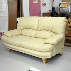 【超美品‼️】定価69,900円♪ 関家具 150cm幅2人掛けソファ ラヴソファ ソフトレザー製 アイボリー♪の画像