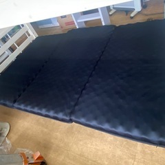 西川 点で支える マットレス セミダブル 高反発 三つ折り 体圧...