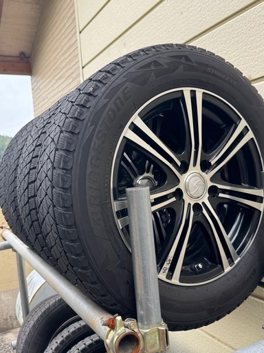 BLIZZAK DM-V2 スタッドレス　ホイル付き4本