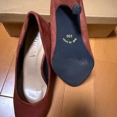vivianのスエードパンプスの画像