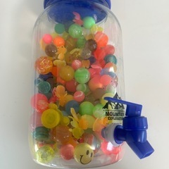 スーパーボールとウォーターサーバの入れ物