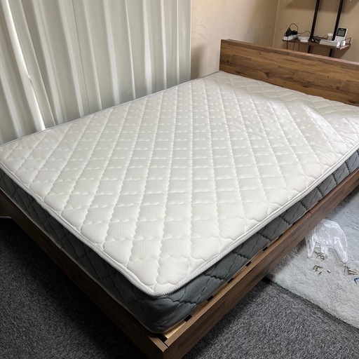 ダブルベッド　木製フレーム