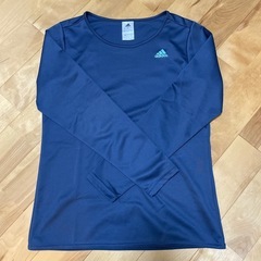 adidas(アディダス)ロンT