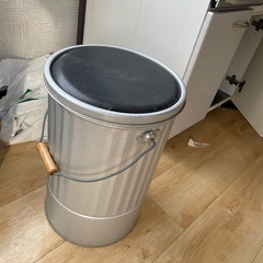 収納椅子