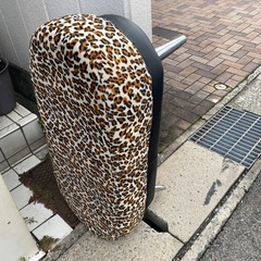 豹柄ソファ