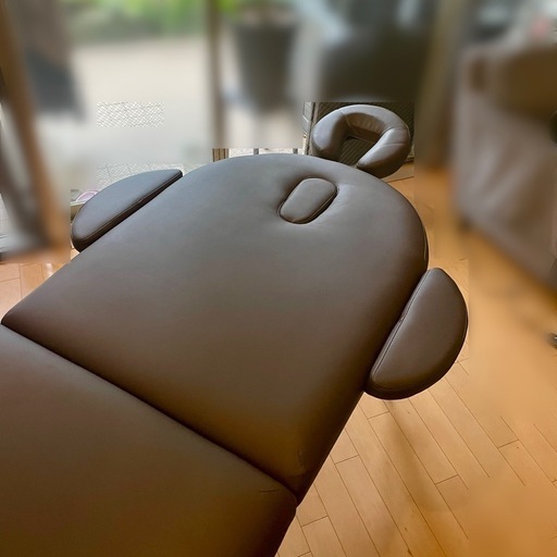 未使用に近いです。　マッサージベッド   エステベッド
