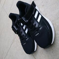 adidasスニーカー19～20,5㎝位