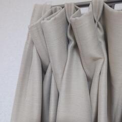 カーテン - ベージュの画像