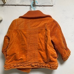 コーデュロイ　女の子　オレンジ色ジャンパーの画像