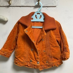 コーデュロイ　女の子　オレンジ色ジャンパー