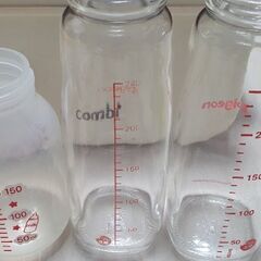 哺乳瓶3つ+必需品セット